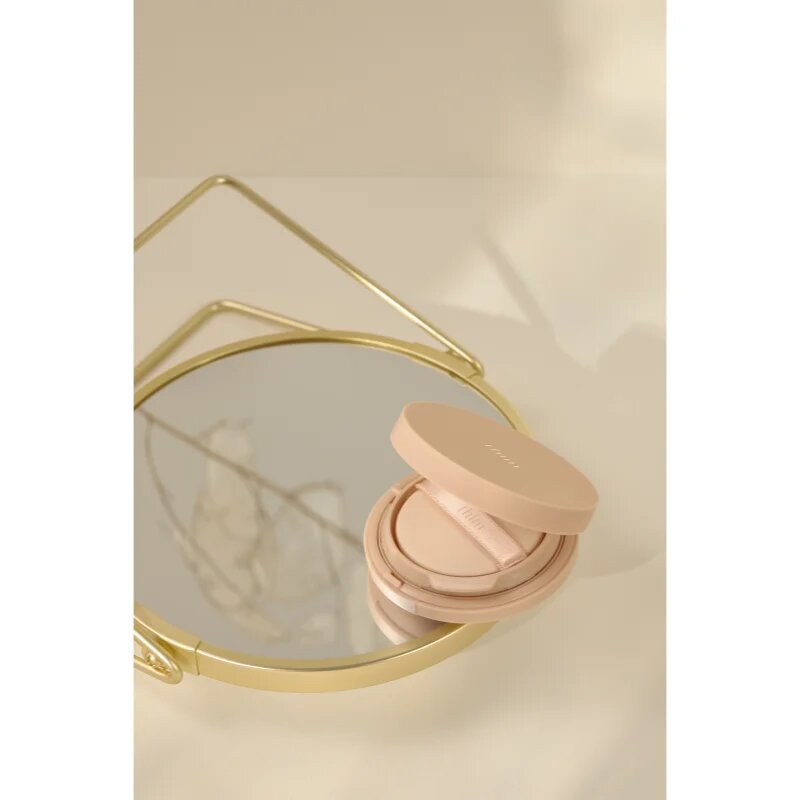 thim Luminous Skin Cushion dolgoobstojni tekoči puder v gobici za osvetljevanje kože in hidratacijo odtenek 19 Porcelain 15 g