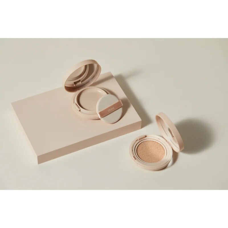 thim Luminous Skin Cushion dolgoobstojni tekoči puder v gobici za osvetljevanje kože in hidratacijo odtenek 21 Light Beige 15 g