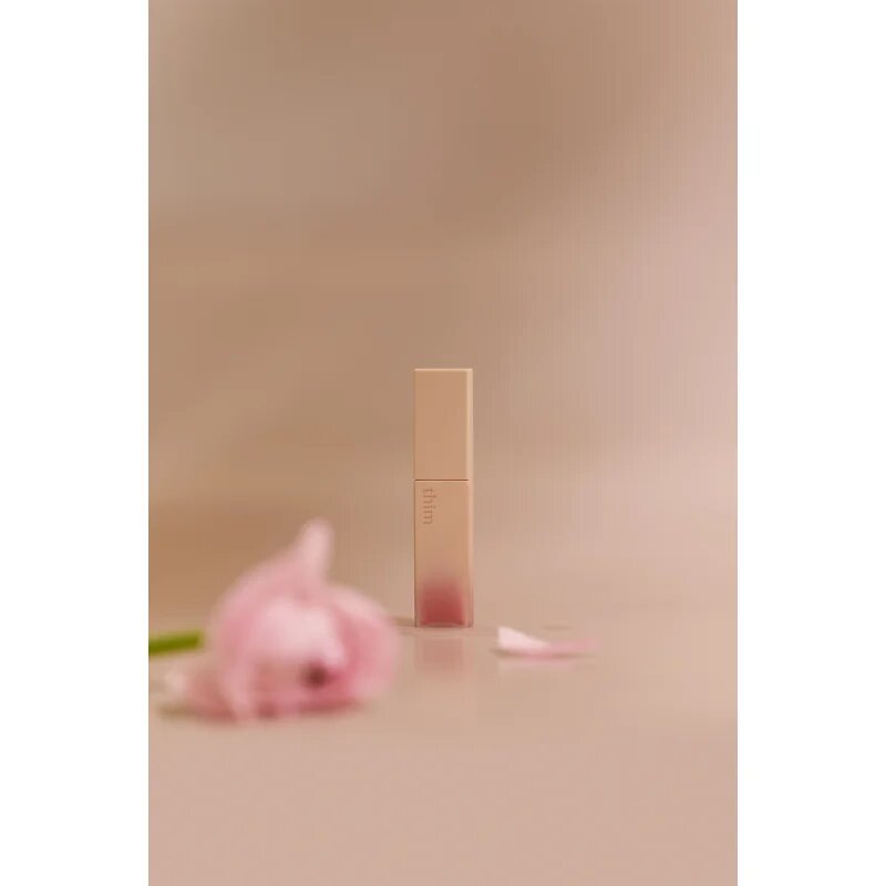 thim Satin Lip Glaze dolgoobstojni sijaj za ustnice z vlažilnim učinkom odtenek 04 Blushed 6 g