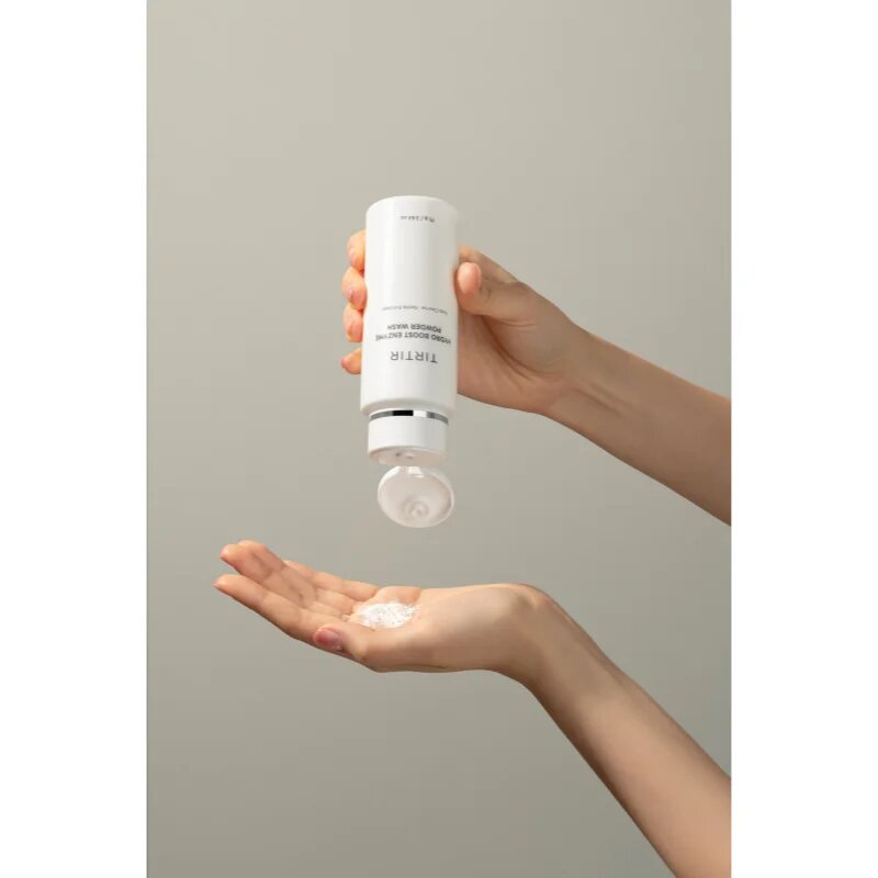 TIRTIR Hydro Boost Enzyme Powder Wash encimski piling puder za posvetlitev in zgladitev kože 75 g