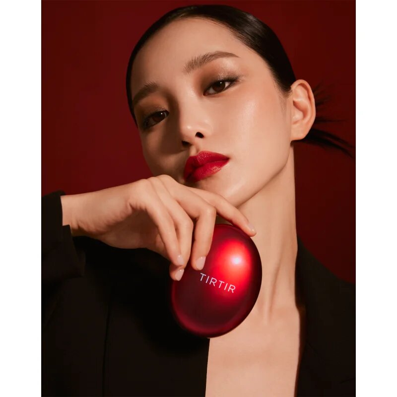 TIRTIR Mask Fit Red Cushion dolgoobstojni tekoči puder v gobici odtenek 25N Mocha 18 g