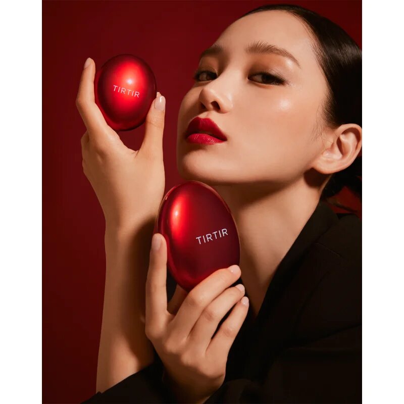 TIRTIR Mask Fit Red Cushion dolgoobstojni tekoči puder v gobici odtenek 35N Walnut 18 g