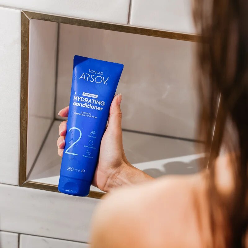 Tomas Arsov Hydrating Conditioner vlažilni balzam za suhe in poškodovane lase 250 ml
