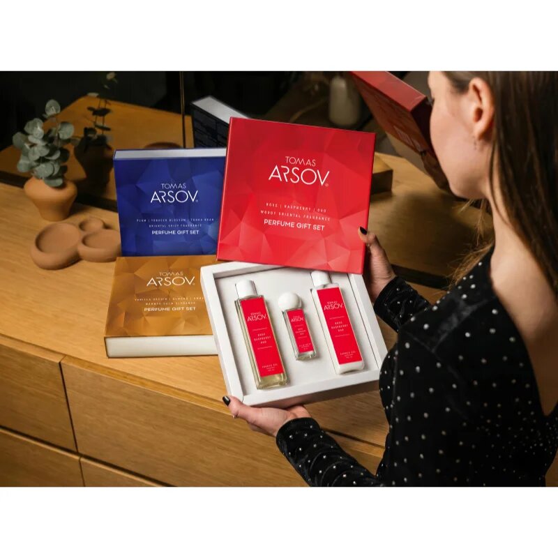 Tomas Arsov Rose Raspberry Oud darilni set uniseks uniseks