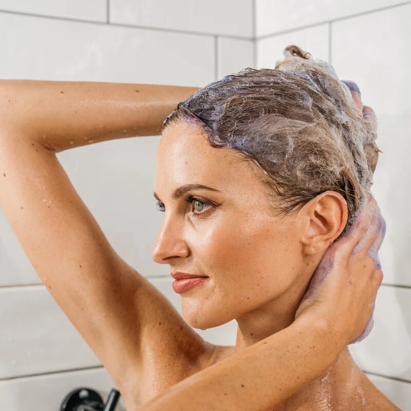 Tomas Arsov Sapphire Blonde Shampoo šampon za nevtralizacijo rumenih tonov za posvetljene melirane hadne blond lase 250 ml