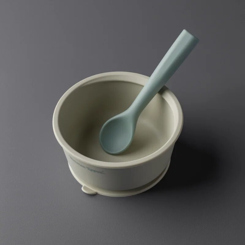 Tommee Tippee EasiStick™ Silicone Bowl & Spoon silikonska posoda s priseskom 4m+ Green 1 kos