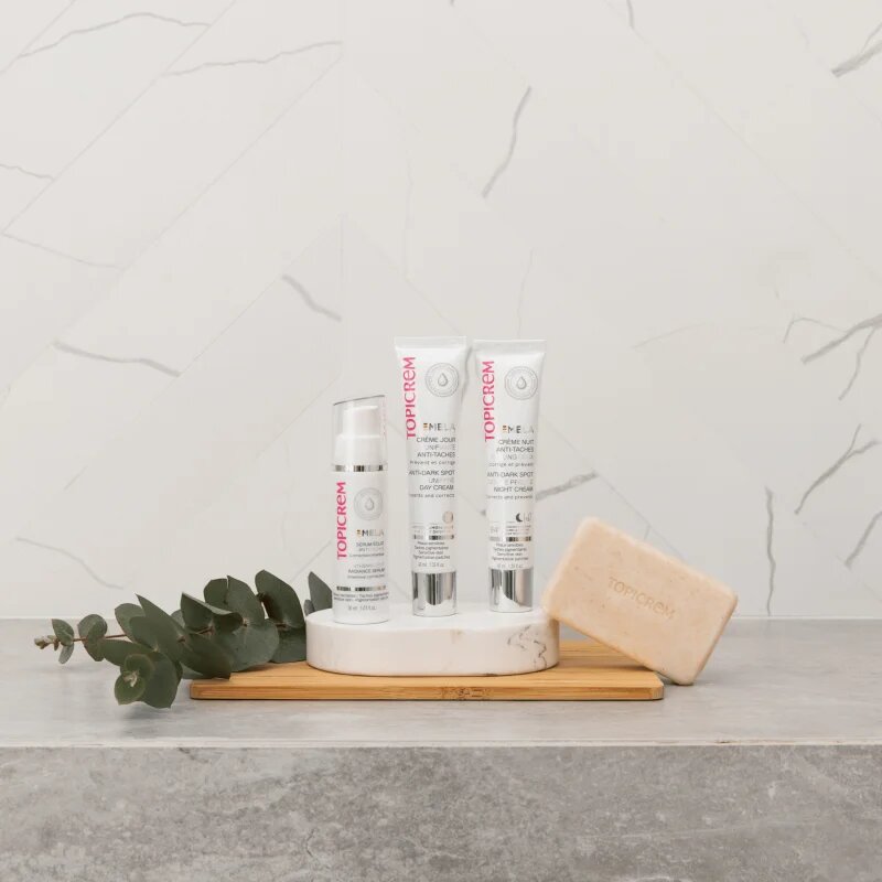 Topicrem MELA Unifying Exfoliating Bar čistilno milo z učinkom eksfoliacije za obraz in telo 150 g