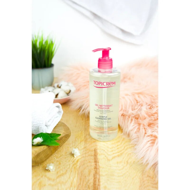 Topicrem UH BODY Gentle Cleansing Gel nežni gel za umivanje za obraz telo in lase 500 ml