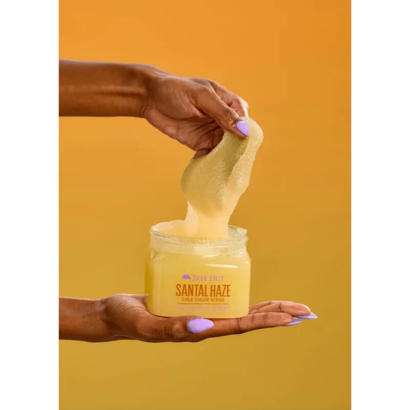 Tree Hut Shea Sugar Scrub Santal Haze sladkorni piling za telo 510 g