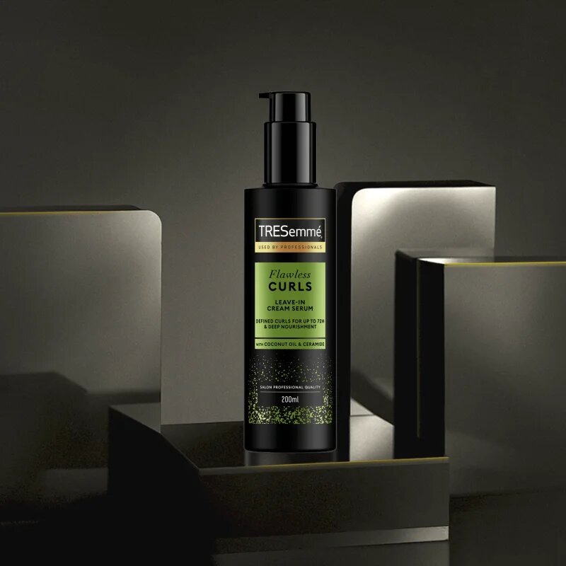 TRESemmé Flawless Curls Leave-in Serum serum za lase proti krepastim lasem 200 ml