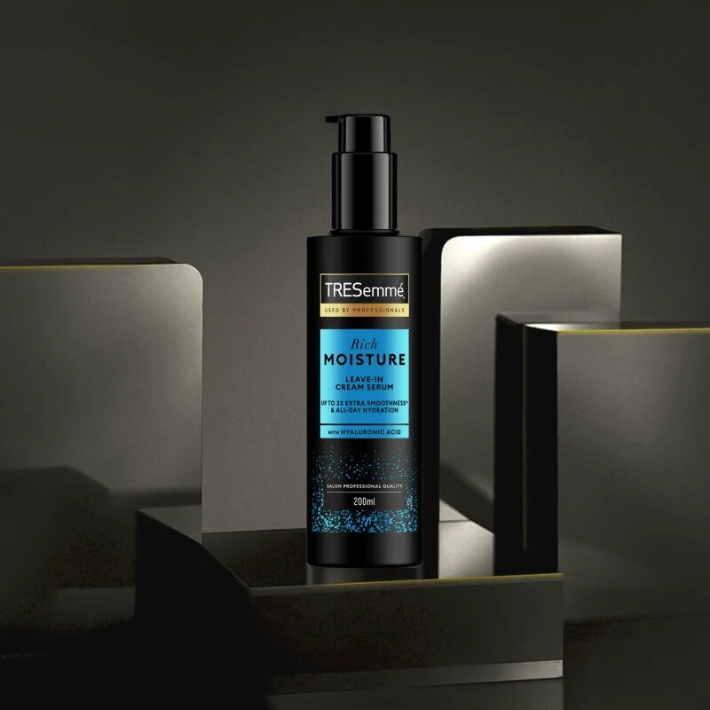 TRESemmé Rich Moisture Leave-In Serum kremasti serum za hidracijo in sijaj 200 ml