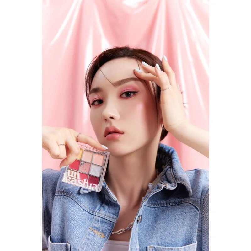Unleashia Glitterpedia Eye Palette paleta senčil za oči odtenek No.7 All of Peach Ade 6.2 g