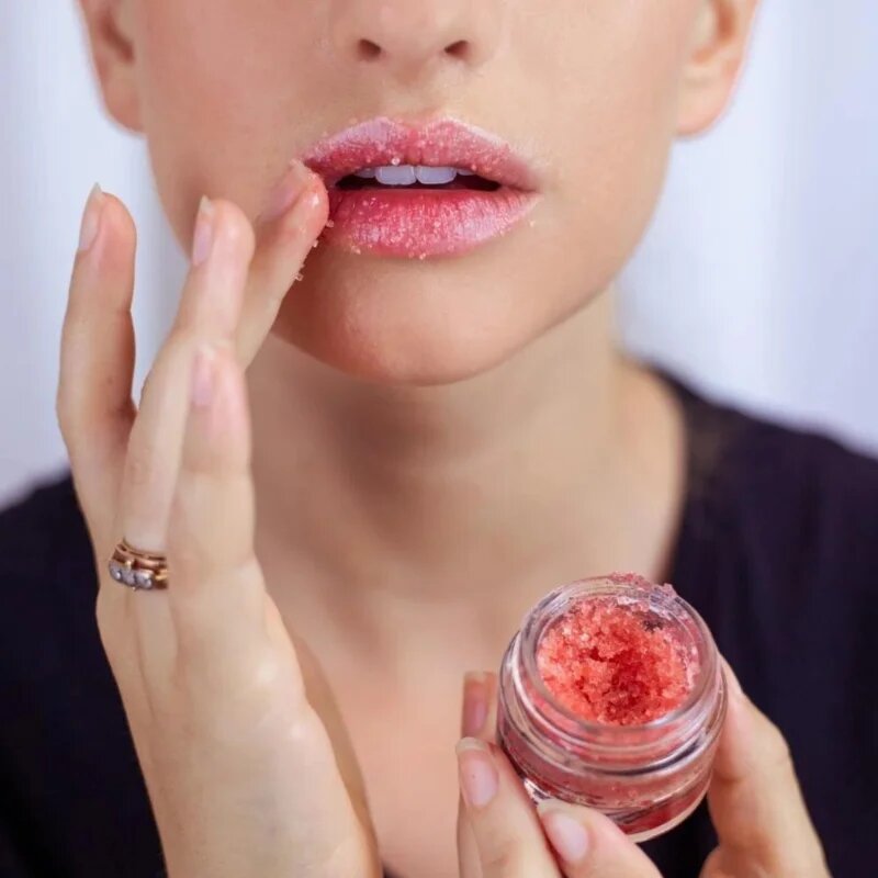 Venira Lip Scrub piling Sour cherry 15 ml