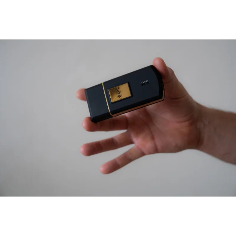 Wahl Travel Shaver Gold Edition potovalni brivnik za brado 1 kos