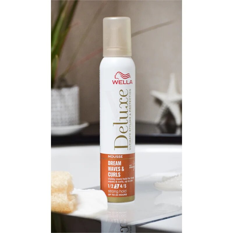 Wella Deluxe Dream Waves & Curls penasti utrjevalec za lase za valovite in kodraste lase 200 ml