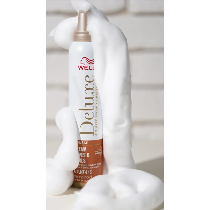 Wella Deluxe Dream Waves & Curls penasti utrjevalec za lase za valovite in kodraste lase 200 ml