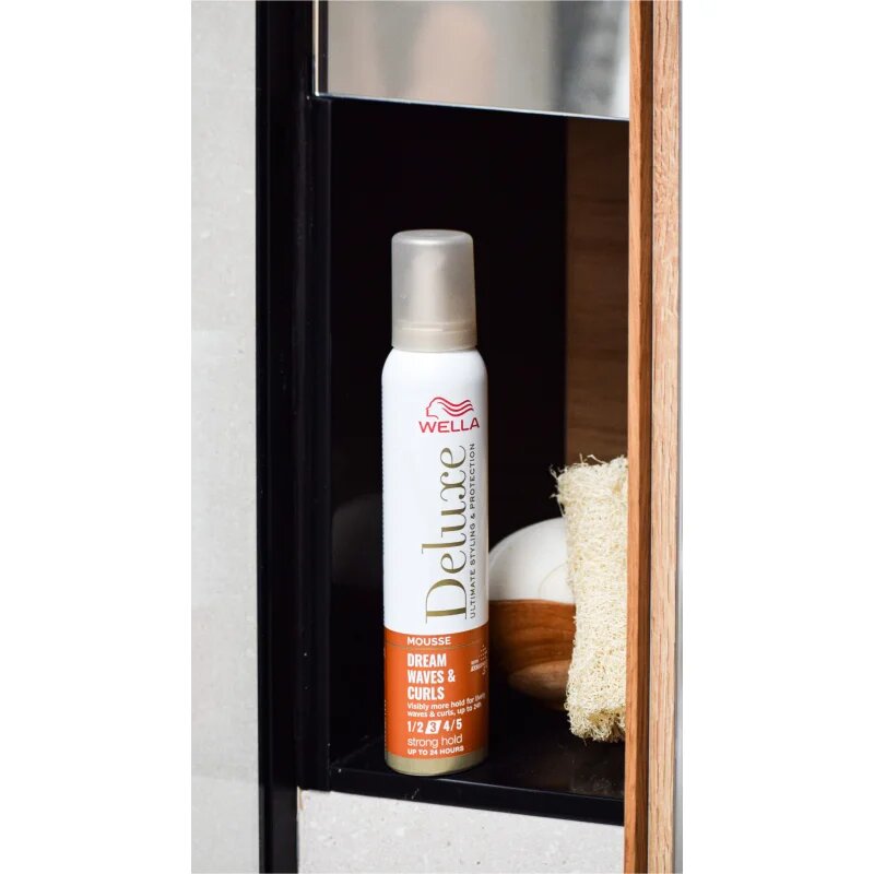 Wella Deluxe Dream Waves & Curls penasti utrjevalec za lase za valovite in kodraste lase 200 ml