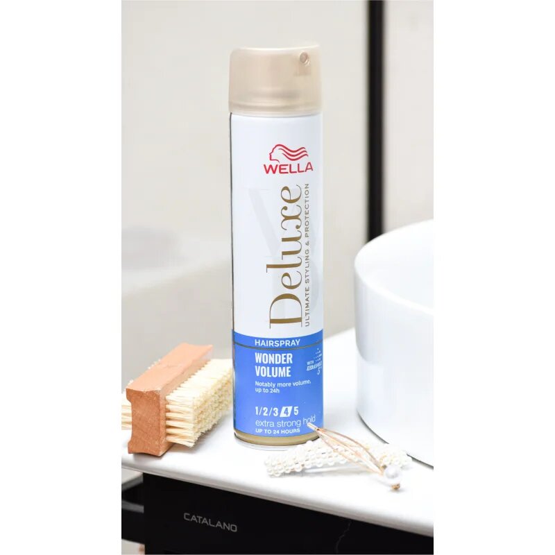 Wella Deluxe Wonder Volume lak za lase z ekstra močnim utrjevanjem za volumen 250 ml