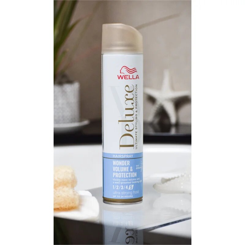 Wella Deluxe Wonder Volume & Protection lak za lase z ekstra močnim utrjevanjem za volumen in sijaj 250 ml