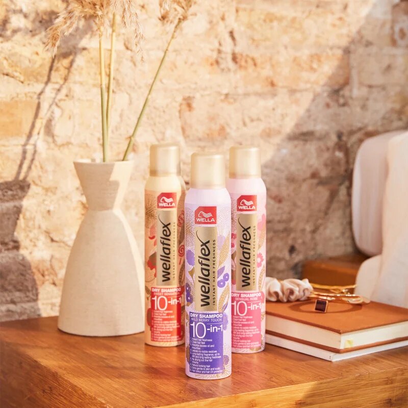 Wella flex Wild Berry Touch suhi šampon z nežnim cvetličnim vonjem 180 ml