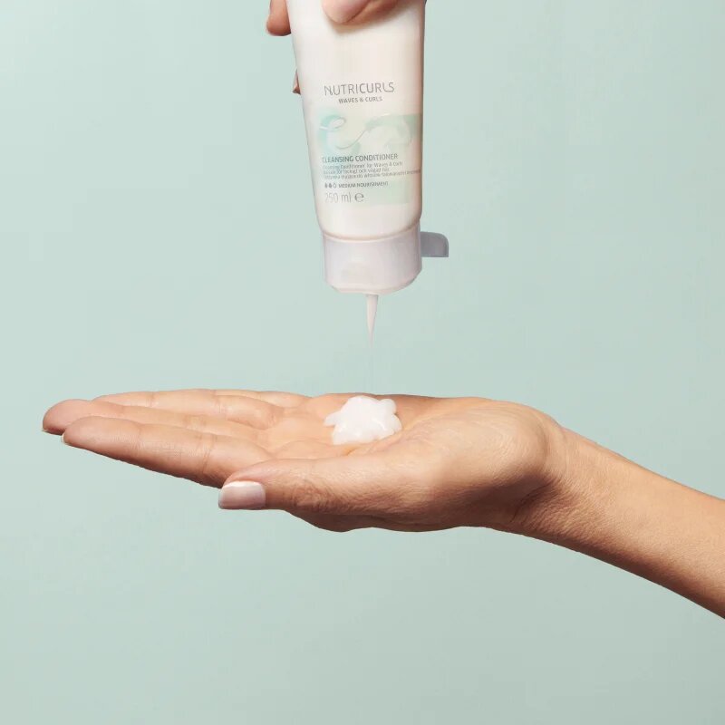 Wella Professionals Nutricurls Waves & Curls hranilni balzam za lažje razčesavanje las 200 ml