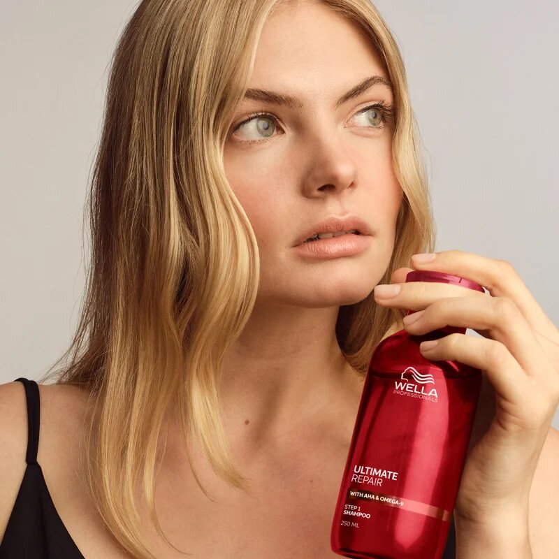 Wella Professionals Ultimate Repair Shampoo krepilni šampon za poškodovane lase 100 ml