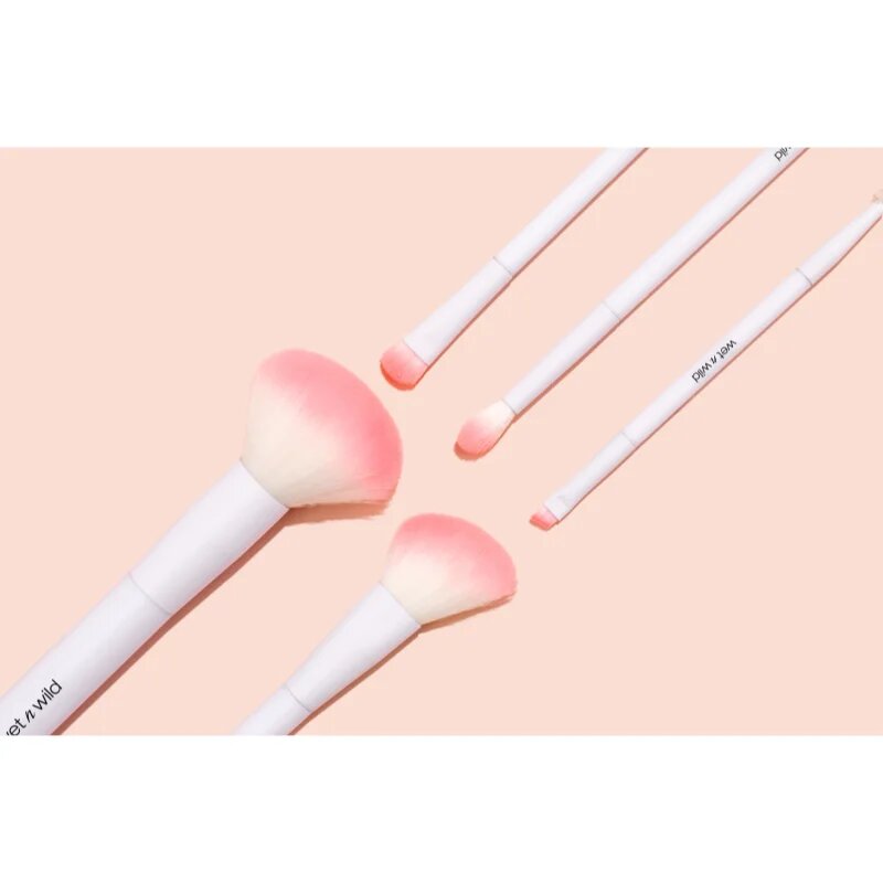 Wet n Wild Essential Angled Liner Brush čopič za oči kotni 1 kos