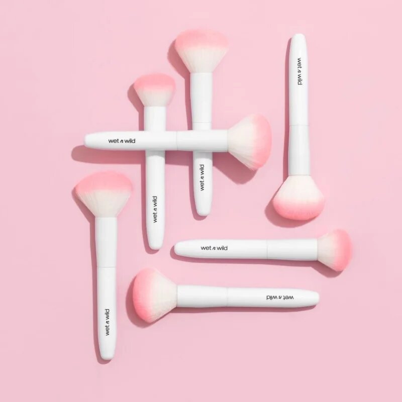 Wet n Wild Essential Powder Brush čopič za puder 1 kos