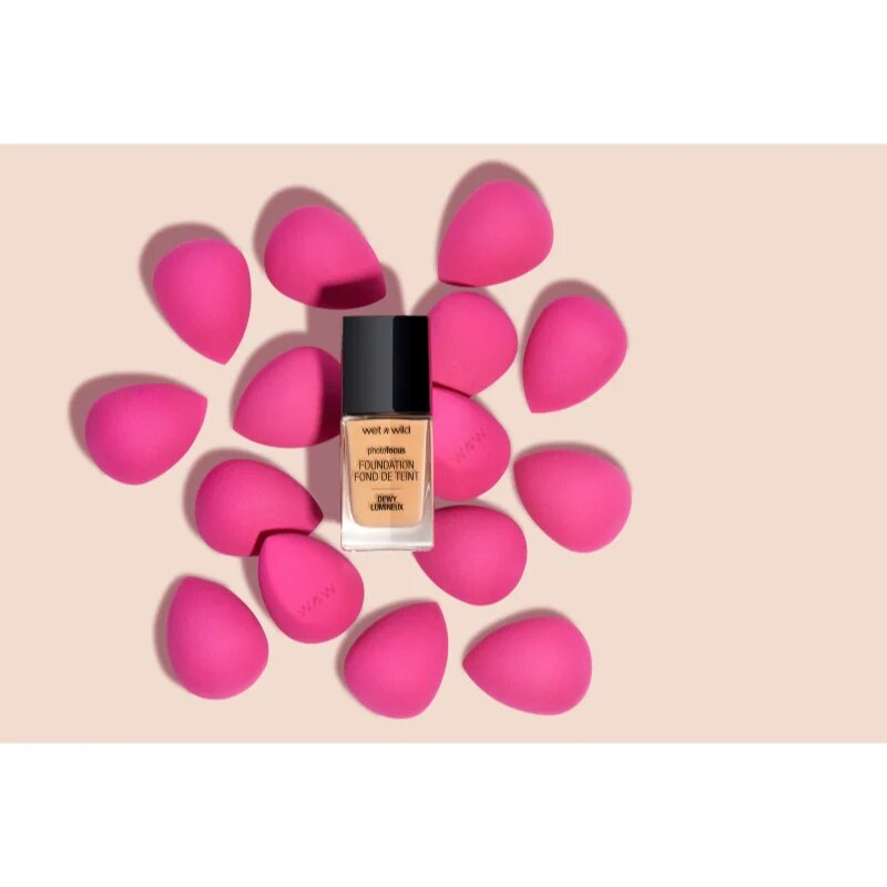 Wet n Wild PhotoFocus lahki vlažilni tekoči puder za osvetlitev kože odtenek Soft Beige 28 ml