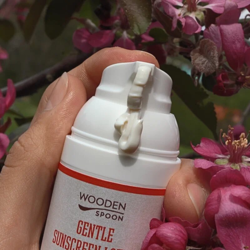 WoodenSpoon Baby & Family zaščitno mleko za sončenje za celo družino SPF 50 50 ml