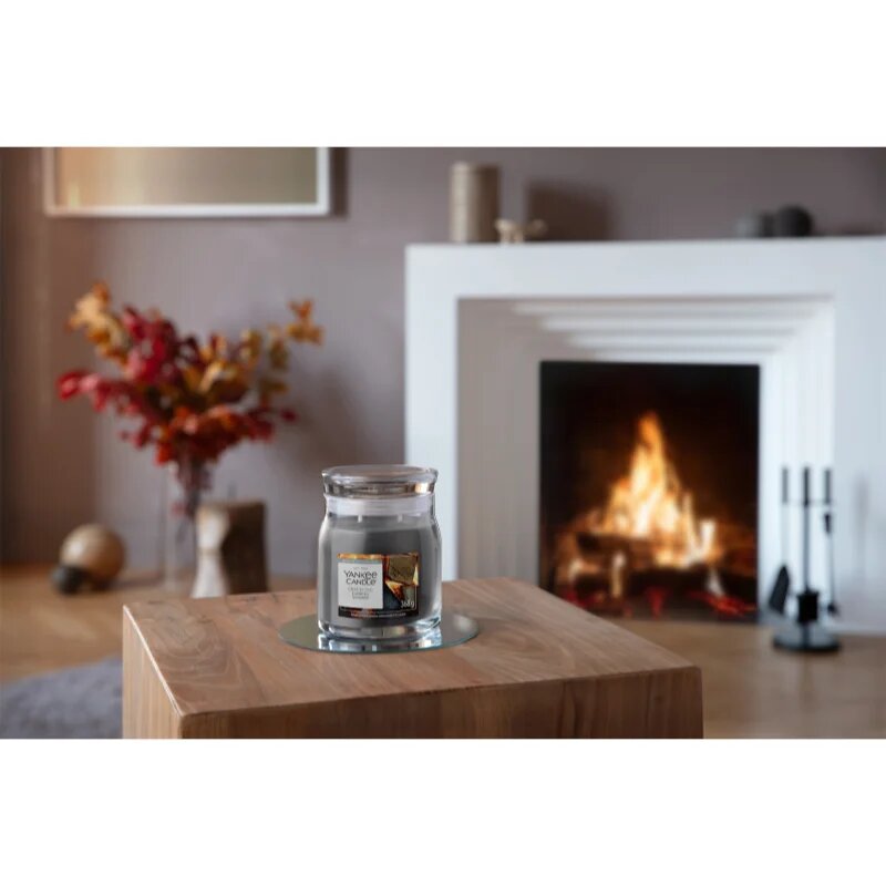Yankee Candle Crackling Embers dišeča sveča 368 g