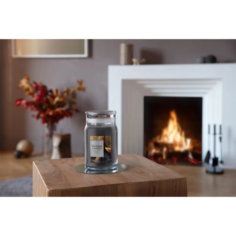 Yankee Candle Crackling Embers dišeča sveča 567 g