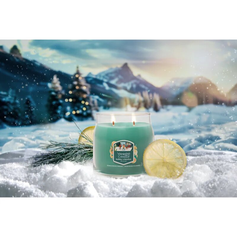 Yankee Candle Holiday Winterfest dišeča sveča Signature 368 g
