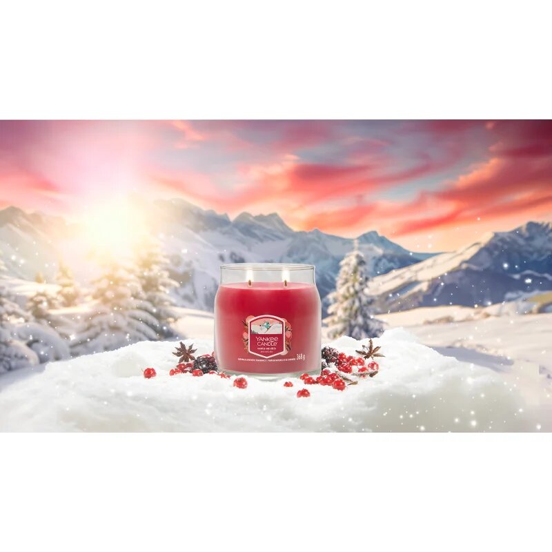 Yankee Candle Santa On Skis dišeča sveča 368 g