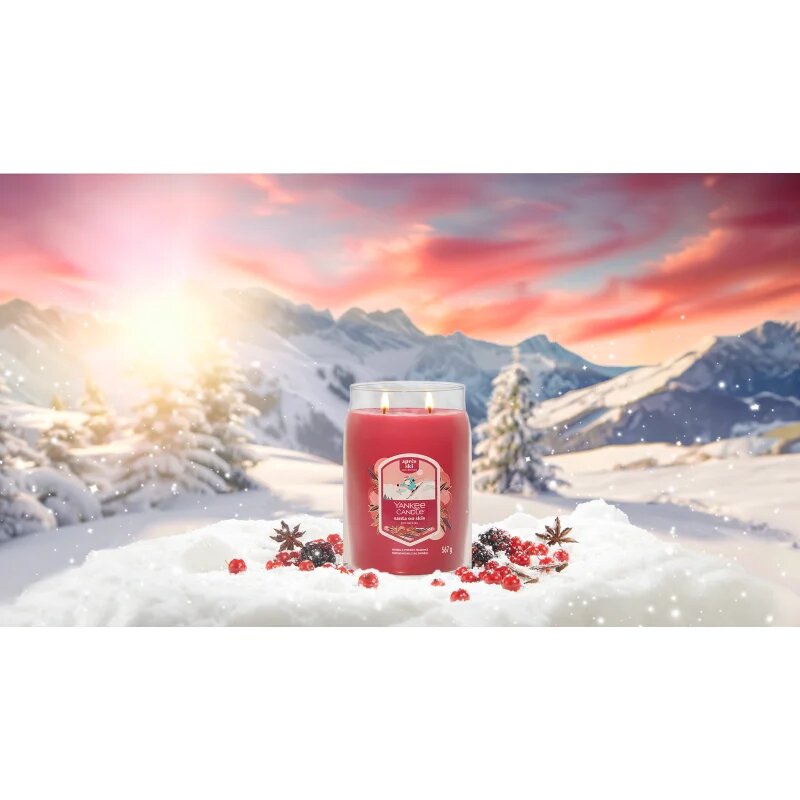 Yankee Candle Santa On Skis dišeča sveča 567 g