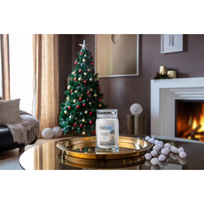 Yankee Candle Winter Walk dišeča sveča 567 g