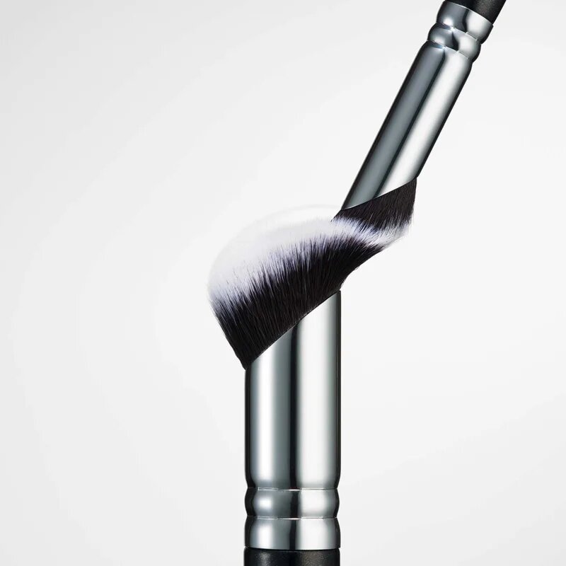 ZOEVA 118 Fluid Touch & Blend čopič za tekoči puder in korektor 1 kos